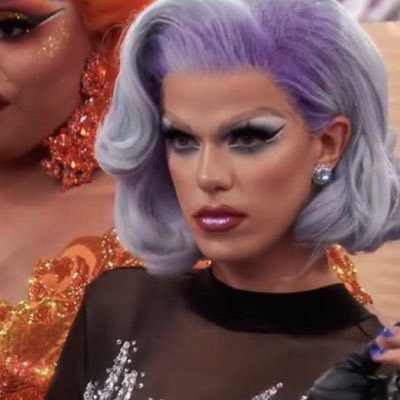 vinyl_iconique's profile picture. i am the Halloween queen everyday