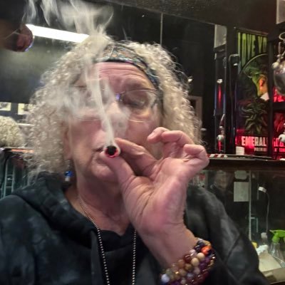 Dabbing Granny Profile