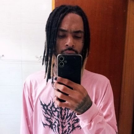 Egipici0's profile picture. emo rasta , maconheiro, skatista 🖤