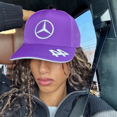 snoozelolla's profile picture. CEO da main character energy