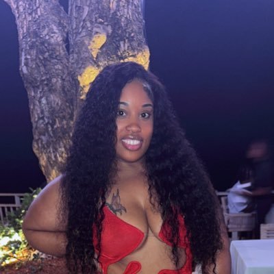 Hard working 🤑woman 👸🏽of 2 kids and a bad bytch right after💁🏽♀️🤪Dont assume, just ask me😏 Mood:Doin whateva makes me 😊 Followme on IG re_juicyy