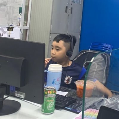 v______D's profile picture. 