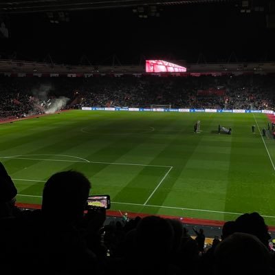 isla_dennis's profile picture. 