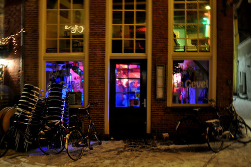 Ontspannen in Zutphen een #plop doen? Minstens 30 soorten bier, gezellig bruin cafe, zomers een fijn terras. Alternatieve muziek!