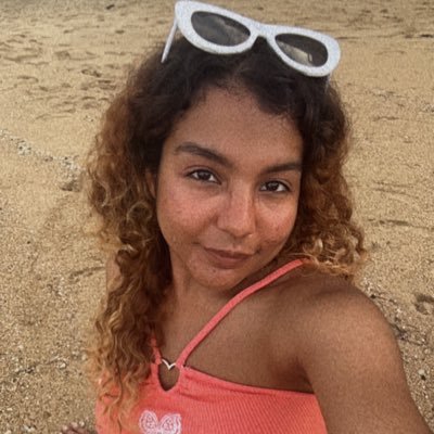 26 • 🇵🇷🇩🇴 • ⓥ🌱 • multimedia self portrait, character + psychological artist 🎨✏️