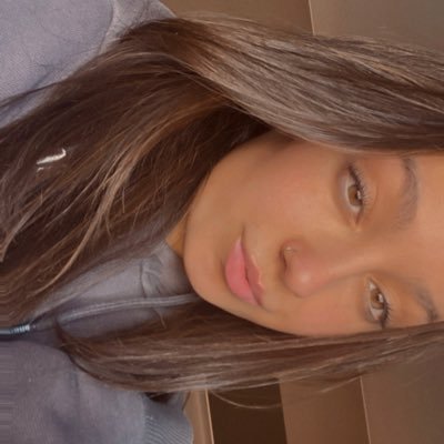 ainhoaavicente's profile picture. lejos de ser común.