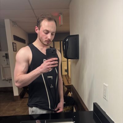 pastramijohnni's profile picture. this is all real and I am a genuine threat to society. I am a menacing being. I am being tracked by the FBI, CIA, AND SWAT. #NOTMYPRESIDENT #ESCAPETHEMATRIX