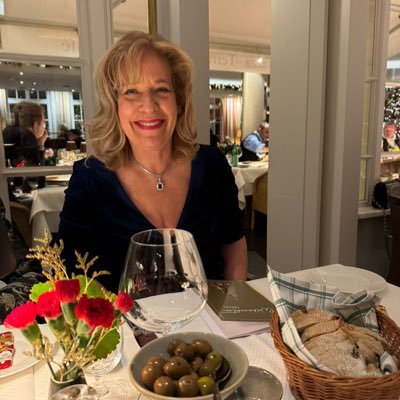 monika_guttzeit's profile picture. Happy Christmas   „Made by AI“