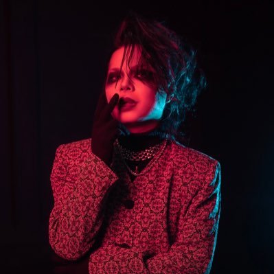 ORCALADEというバンドのVocalをしていたような記憶が朧げにあります。最近改名しました。ヒロ→KUREI(くれい)呼び方は好きに呼んでください。