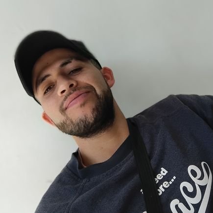 carlosg89989322's profile picture. 