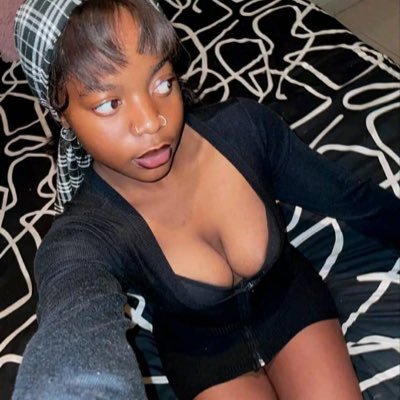 New coming artist @poppidior Follow Up And Let's All See How Curvy You Are😍.