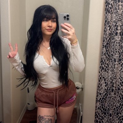 Model🥰 🎥Content Manager 👰 Luxury Bridal Stylist Sagittarius Born ♐️ Main acc got suspended