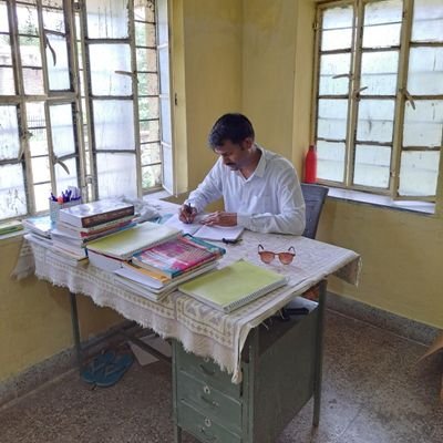 सरकारी नौकर ( अध्यापक) , सामाजिक कार्यकर्ता