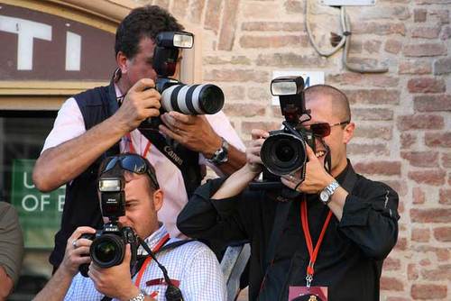 PaparazziFake's profile picture. Seguirte es mi trabajo, que te des cuenta es muy dificil asi que cuida tu espalda ;)