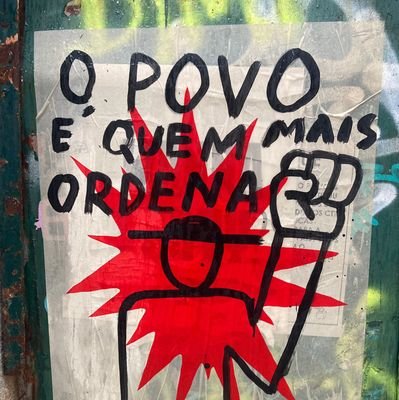 Nunca deixes de beber água quando passares por um oásis.
Oh! Quem pudesse deslizar sem ruído!
No chão sumir-se, como faz um verme...
Camilo Pessanha.