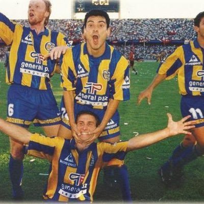 Socio del Club Atletico Rosario Central. Fanatico de Ruben Da Silva, “Polillita”.