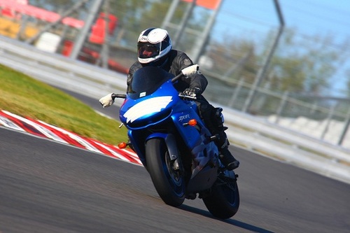 Located in London UK. Married father of two. Work in an office (unfortunately) but with a great company and team (fortunately). Love family, work and bikes.