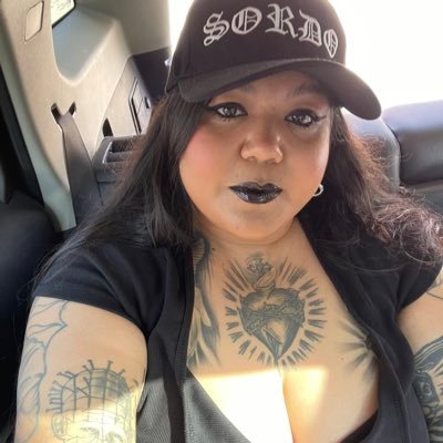 I love traveling, painting 🖼️ Tattoos lovers , 🐈⬛