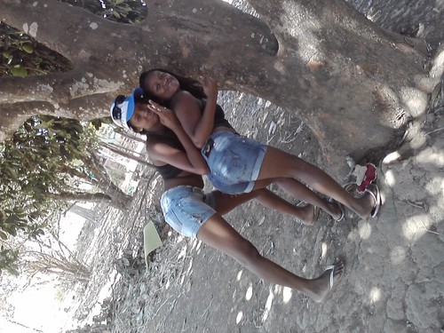 amo a deus e aminha familia amo quem mi ama dessejo sorte a quem me odeia pq? a vida e boa pra quem a curty com jesus cristo!!!!!!!!!    bjusssssssss