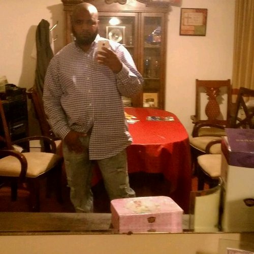 rashonjohnson's profile picture. chillin