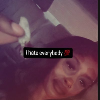 fellinluvwdrugs's profile picture. 