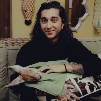 20 |part-time artist ,full-time sleeper i love fun music | priv @deerinbasement_