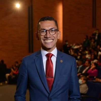 Abogado de profesión, con el corazón en las ciencias políticas y RRII.