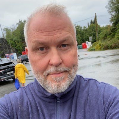 Fotball, musikk, film,historie,politikk og livsnyter. Mener «even Steven» er for lite brukt.