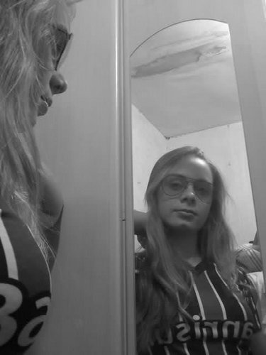 A verdadeira felicidade está na própria casa, entre as alegrias da família. s2