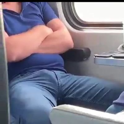 Erkeksi erkek seviyorum. Ister pasif olsun ister aktif olsun ama erkek gibi olsun.