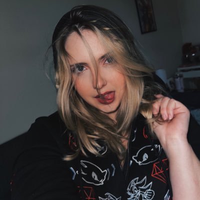 Cat Mommy | Digital Artist | @Davidcopier 🌸| ♋️ | Video Game Lover | Cosplayer | Twitch Affiliate