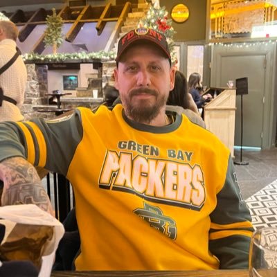 Massive UK NFL fan 🇬🇧 NFL fantasy league winner 23 🏆 I love everything about the United States 🇺🇸 especially football 🏈 Packers 🧀 #GoPackGo