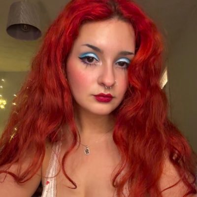 2002 ♱⃓ saturnian lesbian ♱⃓ im like if strawberry shortcake was a little mean and into horror 🫀married to my sweet lover @nosebl33ds
