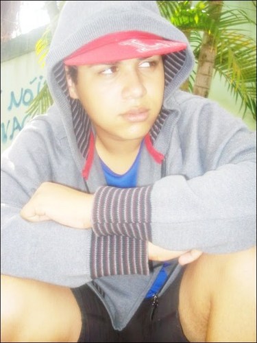 Tenho Qualidades,Tenho Defeitos. Sou Huma pessoa Normal '-'