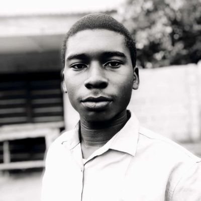 DarasimiOlakun4's profile picture. 🙏 || I read, I design, I code.