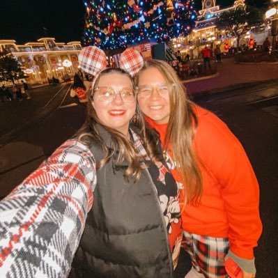 alyssabrittanyy's profile picture. 𝘐’𝘥 𝘳𝘢𝘵𝘩𝘦𝘳 𝘣𝘦 𝘭𝘪𝘴𝘵𝘦𝘯𝘪𝘯𝘨 𝘵𝘰 𝘥𝘪𝘴𝘯𝘦𝘺𝘮𝘢𝘯𝘪𝘢 𝘢𝘵 𝘧𝘢𝘯𝘵𝘢𝘴𝘮𝘪𝘤 ✨🐭