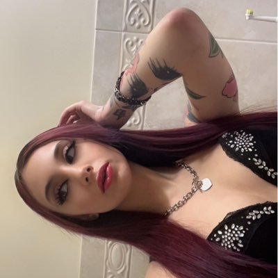 (that girl with the pink beanie)You don't know shit You don't know shit About me You don't know shit shit shit Don't know a god damn thing about me