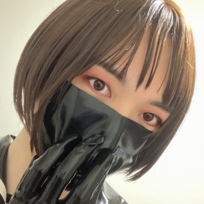 せがみのフェチ垢です。透明PVCが一番好みだけどエナメルやラバーも着たりしながら着ぐるみ低酸素を楽しむアカウント。冬服セーラー服裏地スキー属性あり。R-18ぽいところあるので注意。