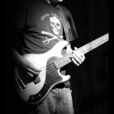 crack_and_toast's profile picture. just some burnt bread with a little crack sprinkled on it...nothing to see here