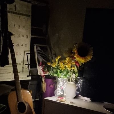 과거를 따르지 말라. 미래를 바라지 말라. 한번 지나버린 것은 이미 버려진 것 그리고 미래는 아직 도달하지 않았다. 나의 것.!! 😎새로운미래😎