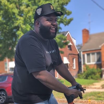 Single dad, hip hop artist, and lover of music trying to bring his dreams to life-one power nap at a time. Networking with artists until we can tour!