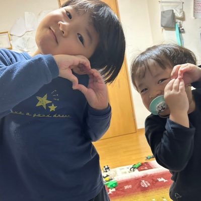 haru_ikupapa_'s profile picture. 4歳(ウルトラマン大好きマン)2歳(食には目がない食いしん坊)のパパ。美容関係の仕事をしています。大体、普段の家庭の事や育児の事、夫婦のことなど呟いてます！無言フォロー大歓迎‼️無言フォローごめんなさい🙏
