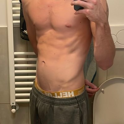 Nothing special, just a horny guy from italy 🍆🍑 dm me