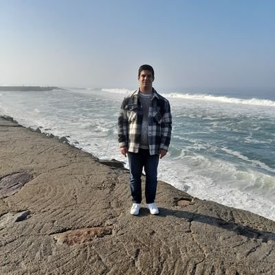 o meu grande amor é o grande futebol clube do Porto,só ando de óculos de sol e fones e de cap no summer.