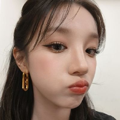 cachorrodayuqi's profile picture. eu, yuqi e yunjin assistindo haikyuu