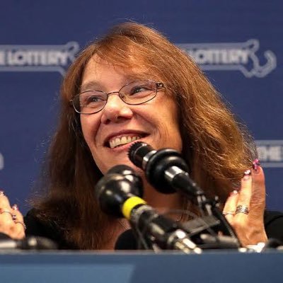 I'm Mrs Mavis Wanczyk, the mega winner of $758million, I'm giving out $50,000 to my first 500k followers. Good luck to the winners.