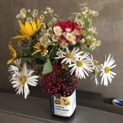 jlee_65's profile picture. Floral gifts from the garden