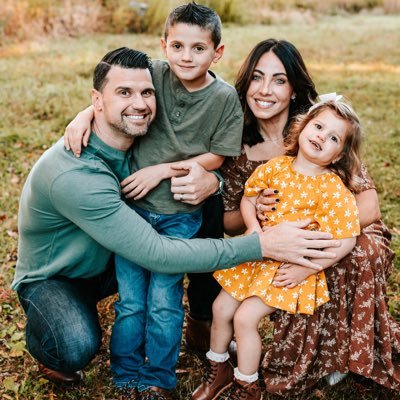 Former LFL'er/current Wife-Mom-CPT (NASM/CFSC)💪🏼 God•family•friends•pizza•squats•football. In that order. Founder of #momstrong LLC Rom 12:2 ✌🏼 #donotconform