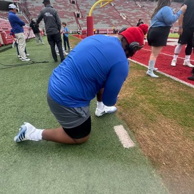 6ā4 315 Offensive Lineman RS- Jr email:ashanti_cole@yahoo.com