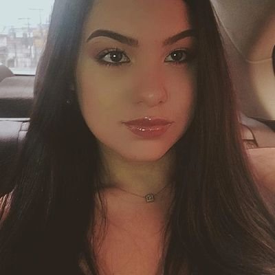 uma ex hater do twitter compartilhando abobrinhas